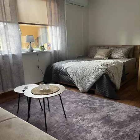 Golden Joy Apartment *