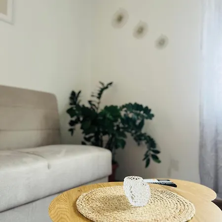 Golden Joy Apartment *